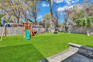 171 Prince Rd, Rocky Point, NY 11778 - Photo 9