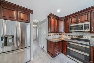 7 Carriage Ct, Dix Hills, NY 11746 - Photo 11