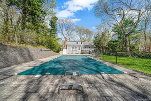 7 Carriage Ct, Dix Hills, NY 11746 - Photo 33