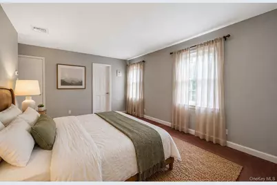 7 Carriage Court, Dix Hills, NY 11746 - Photo 17