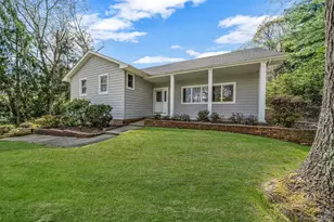 7 Carriage Ct, Dix Hills, NY 11746 - Photo 3