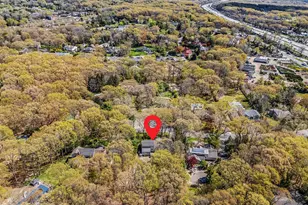 7 Carriage Ct, Dix Hills, NY 11746 - Photo 37
