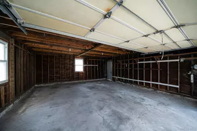150 Spur Drive S, Bay Shore, NY 11706 - Photo 21