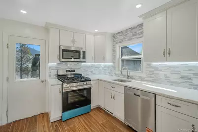 150 Spur Drive S, Bay Shore, NY 11706 - Photo 7