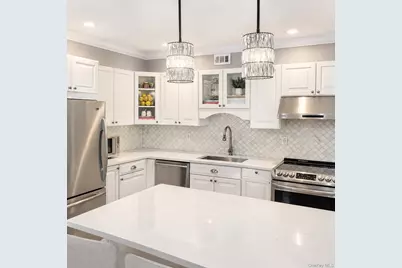 109 Aspen Drive E, Woodbury, NY 11797 - Photo 5