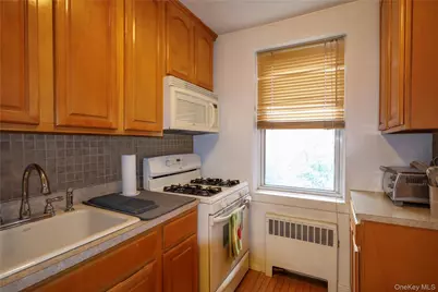 485 Bronx River Road #B35, Yonkers, NY 10704 - Photo 9