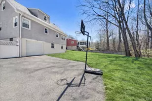 33 Greenwood Ln, White Plains, NY 10607 - Photo 17
