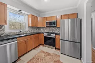 33 Greenwood Ln, White Plains, NY 10607 - Photo 9