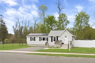 73 Harrison Ave, Amityville, NY 11701 - Photo 3