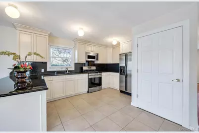 64 Cottage Place, Mineola, NY 11501 - Photo 21