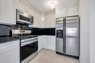 64 Cottage Pl, Mineola, NY 11501 - Photo 23