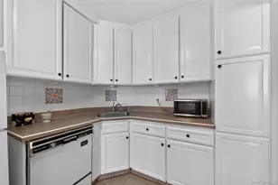 300 Martine Ave, White Plains, NY 10601 - Photo 15