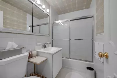 1195 E Broadway #L23, Hewlett, NY 11557 - Photo 11
