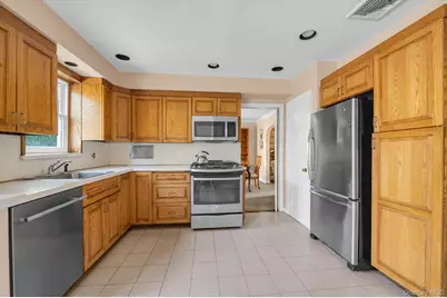 11 Garden Drive, Lynbrook, NY 11563 - Photo 5