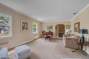 11 Garden Dr, Lynbrook, NY 11563 - Photo 3