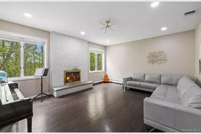 10 Christine Drive, Spring Valley, NY 10977 - Photo 19