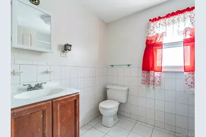 20 Ronald Place, Roosevelt, NY 11575 - Photo 13
