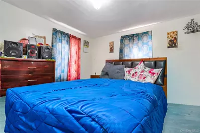 20 Ronald Place, Roosevelt, NY 11575 - Photo 15