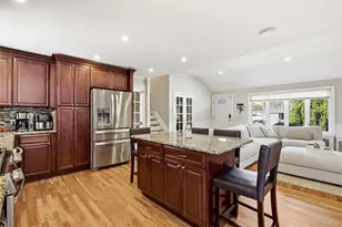 204 Violet St, Massapequa Park, NY 11762 - Photo 9