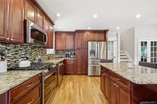 204 Violet St, Massapequa Park, NY 11762 - Photo 7