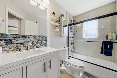 204 Violet Street, Massapequa Park, NY 11762 - Photo 15