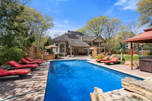 10 Hart Pl, Dix Hills, NY 11746 - Photo 13