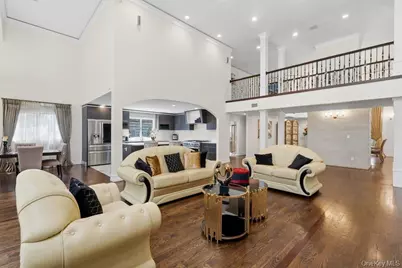 10 Hart Place, Dix Hills, NY 11746 - Photo 19