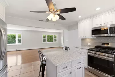 22 Wiggins Street, Ronkonkoma, NY 11779 - Photo 9