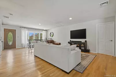 9 Copperbeech Road, Saint James, NY 11780 - Photo 7