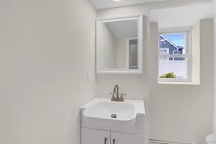 102 Hausch Blvd, Roosevelt, NY 11575 - Photo 21