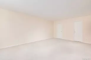 25 Canterbury Rd, Great Neck, NY 11021 - Photo 19