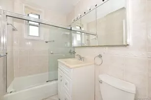 25 Canterbury Rd, Great Neck, NY 11021 - Photo 21