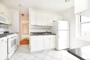 25 Canterbury Rd, Great Neck, NY 11021 - Photo 15