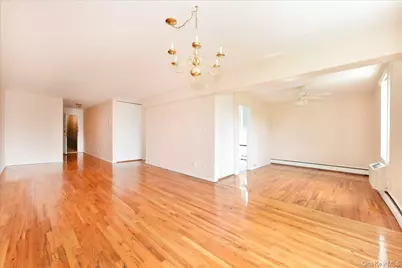 25 Canterbury Road #3-L, Great Neck, NY 11021 - Photo 11