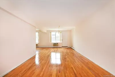 25 Canterbury Road #3-L, Great Neck, NY 11021 - Photo 9