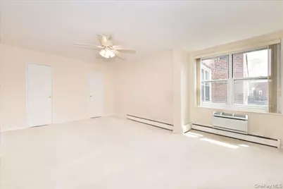 25 Canterbury Road #3-L, Great Neck, NY 11021 - Photo 21