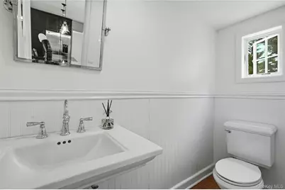 35 Sherry Hill Lane, Manhasset, NY 11030 - Photo 15