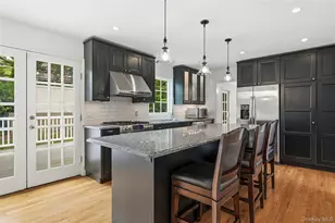 35 Sherry Hill Ln, Manhasset, NY 11030 - Photo 5