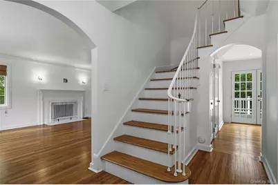 35 Sherry Hill Lane, Manhasset, NY 11030 - Photo 7