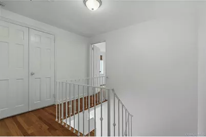 35 Sherry Hill Lane, Manhasset, NY 11030 - Photo 17