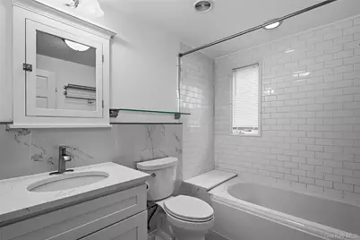 35 Sherry Hill Lane, Manhasset, NY 11030 - Photo 27