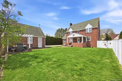 110 Bedford Avenue, New Hyde Park, NY 11040 - Photo 3