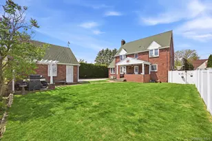 110 Bedford Ave, New Hyde Park, NY 11040 - Photo 3