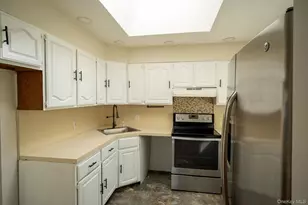 18 Edna Dr, Syosset, NY 11791 - Photo 19