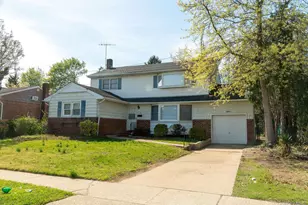 18 Edna Dr, Syosset, NY 11791 - Photo 37