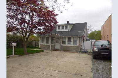 211 Lowndes Avenue, Huntington Station, NY 11746 - Photo 1