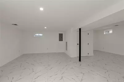 9 Tulip Lane, Port Washington, NY 11050 - Photo 17