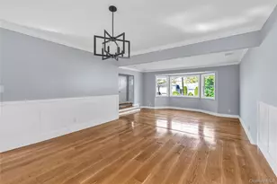 9 Tulip Ln, Port Washington, NY 11050 - Photo 5