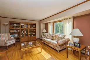 19 Heather Dr, Kings Park, NY 11754 - Photo 11