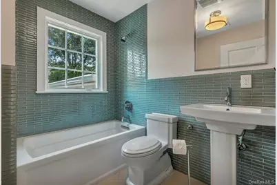 33 Harwood Drive E, Glen Cove, NY 11542 - Photo 11